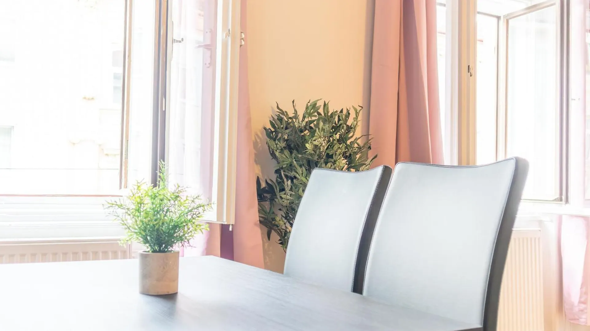 Spacious 3Br Apartment Comfortable And Central Vienne