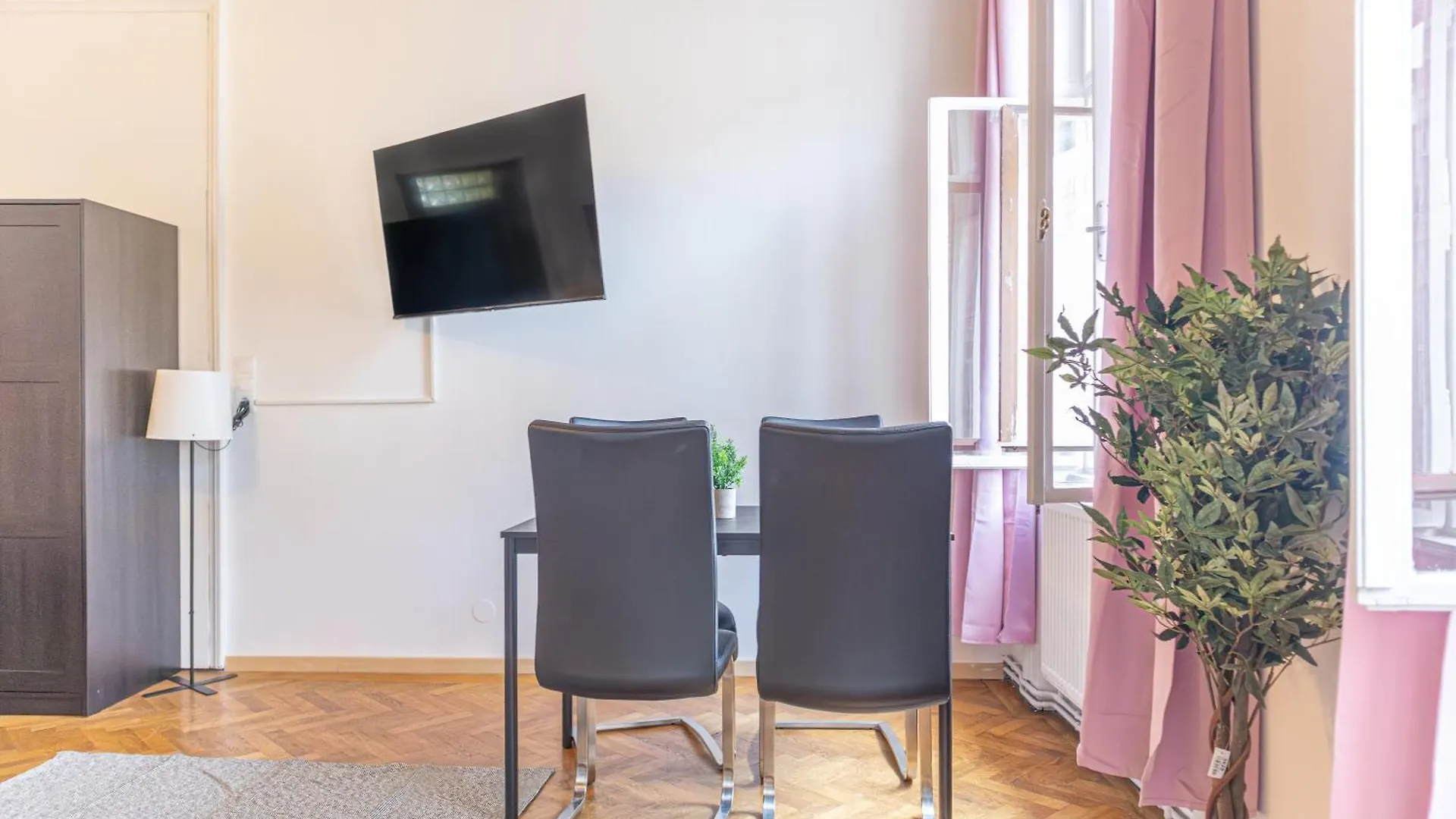 Spacious 3Br Apartment Comfortable And Central Vienna